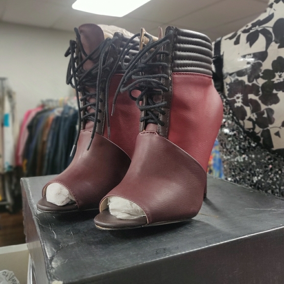 GX by Gwen Stefani Shoes - Women's size 9 shoe GX by Gwen Stefani Shoes - Women's size 9 shoe